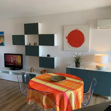 Les Pins Maritimes Apartment *